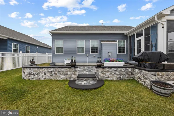 a picture of a bench in the floor