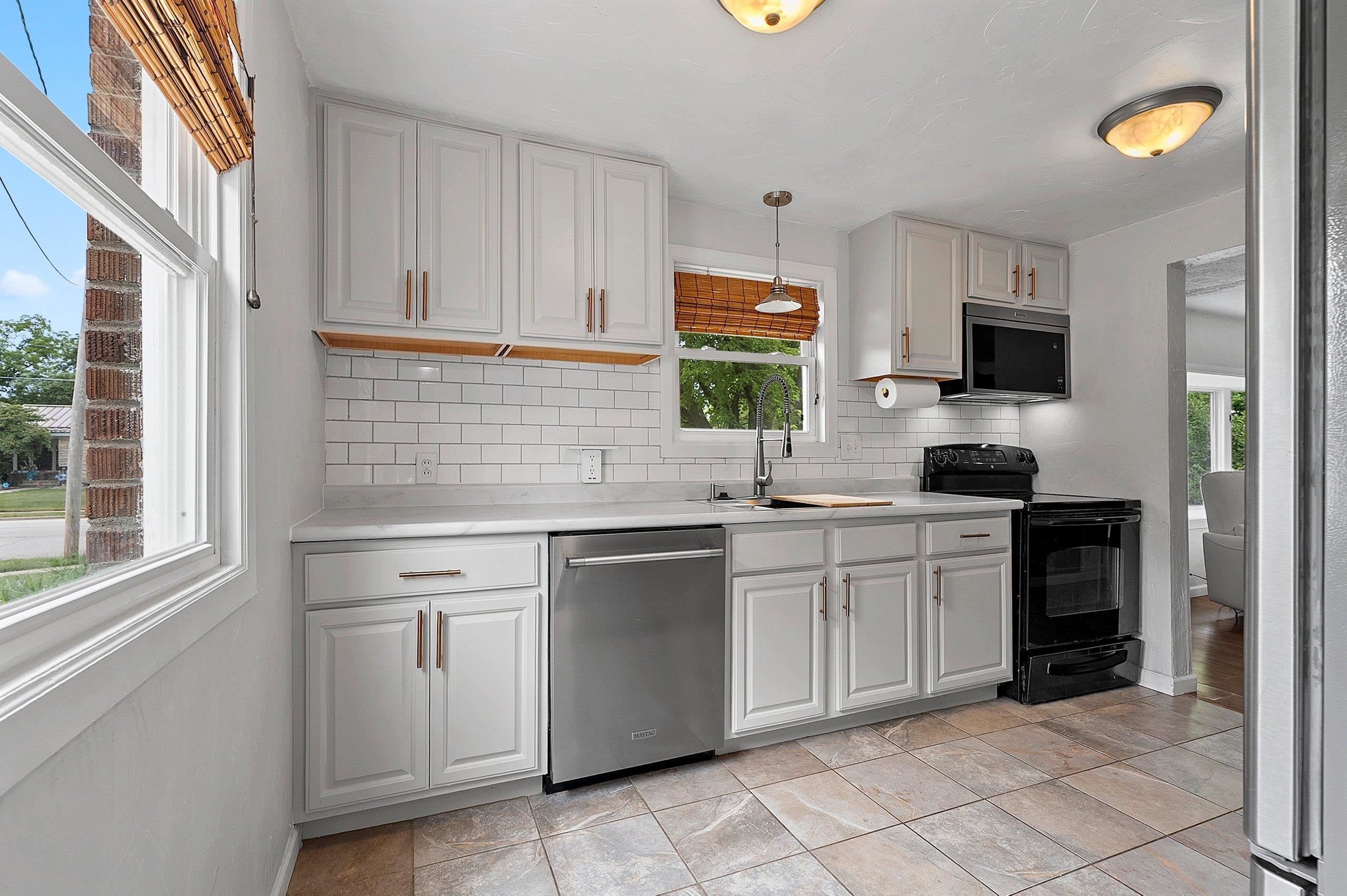 811 Jordan Road De Pere, WI 54115 - Photo 16 of 44