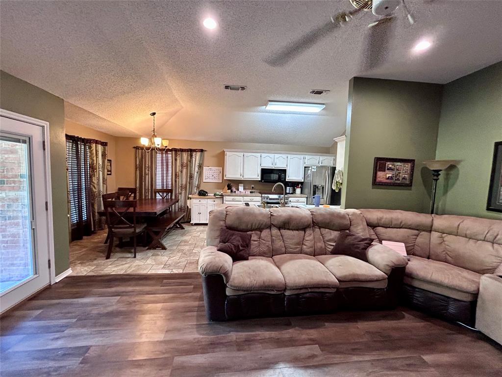 187 Sandy Lane Reno, TX 75462 - Photo 10 of 17
