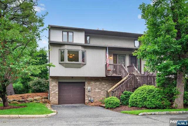 $675,000 | 30 Peach Hill Court, Ramsey, NJ 07446