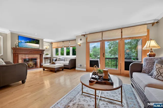 $675,000 | 30 Peach Hill Court, Ramsey, NJ 07446