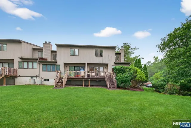 $675,000 | 30 Peach Hill Court, Ramsey, NJ 07446