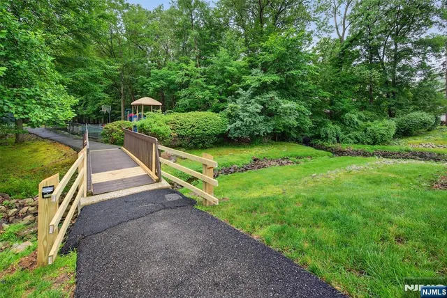 $675,000 | 30 Peach Hill Court, Ramsey, NJ 07446