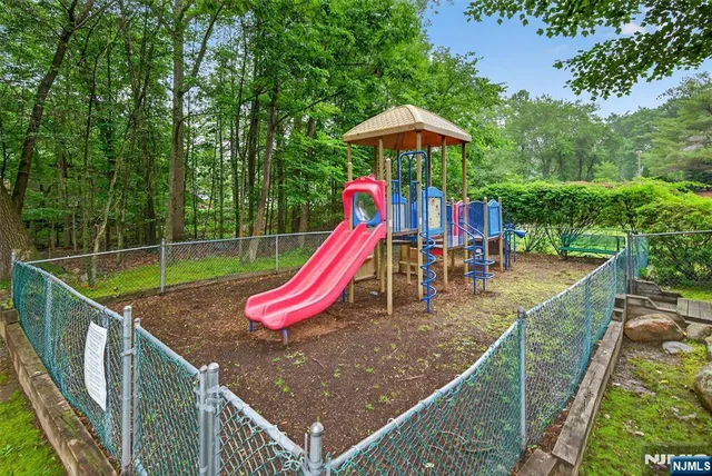 $675,000 | 30 Peach Hill Court, Ramsey, NJ 07446