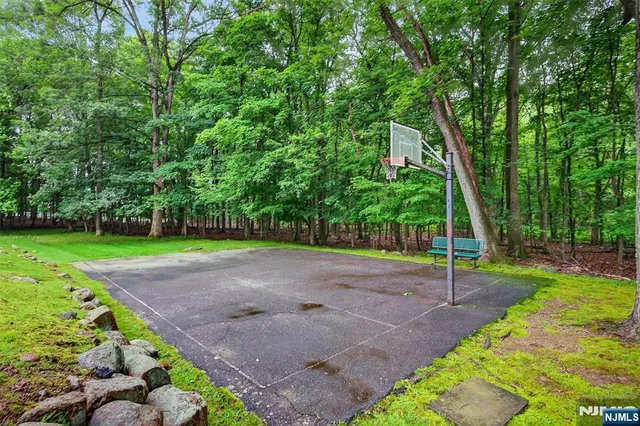 $675,000 | 30 Peach Hill Court, Ramsey, NJ 07446