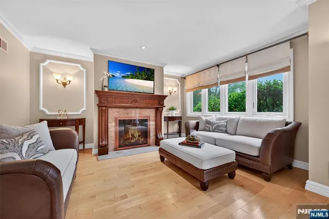 $675,000 | 30 Peach Hill Court, Ramsey, NJ 07446