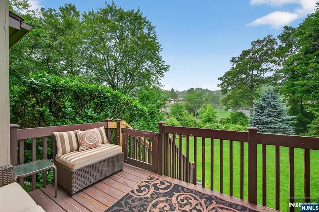 $675,000 | 30 Peach Hill Court, Ramsey, NJ 07446