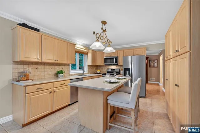 $675,000 | 30 Peach Hill Court, Ramsey, NJ 07446