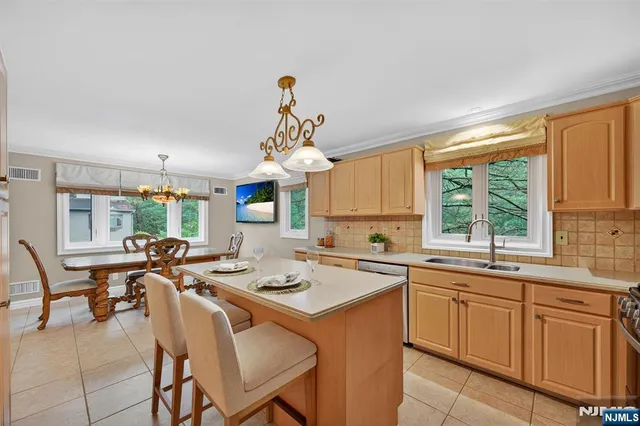 $675,000 | 30 Peach Hill Court, Ramsey, NJ 07446