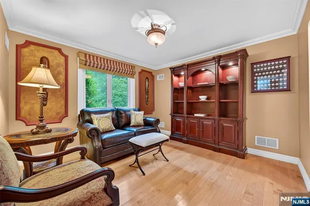 $675,000 | 30 Peach Hill Court, Ramsey, NJ 07446