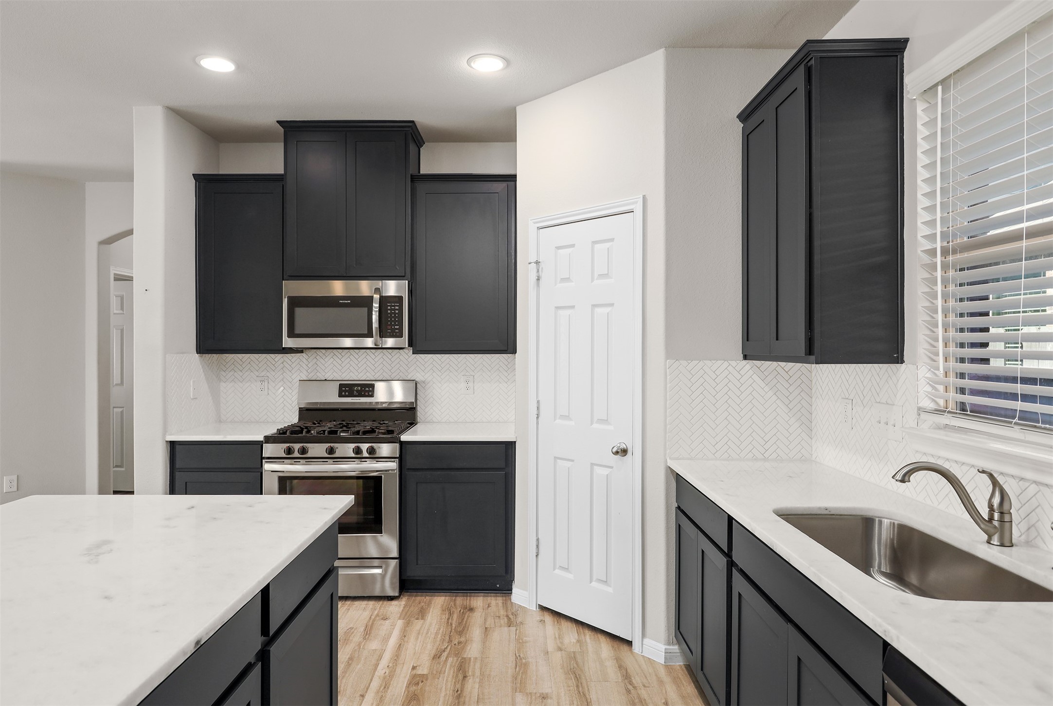 13126 Dancing Reed Drive Texas City, TX 77568 - Photo 10 of 46