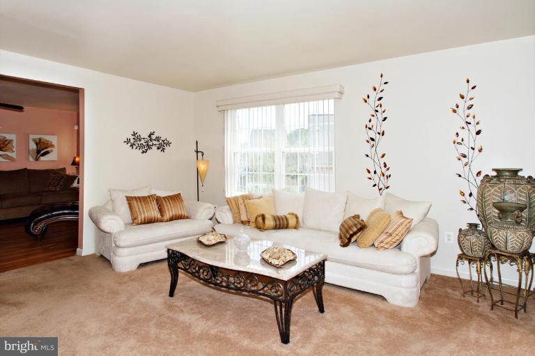 4638 Old Court Road Pikesville, MD 21208 - Photo 5 of 22 Living Room