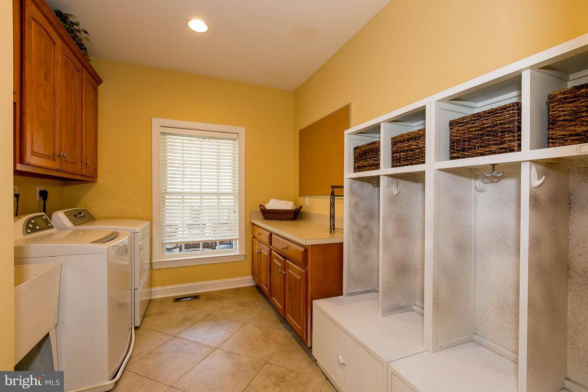 6042 Detrick Road Mount Airy, MD 21771 - Photo 11 of 30 Laundry and Mud room with Cubbies