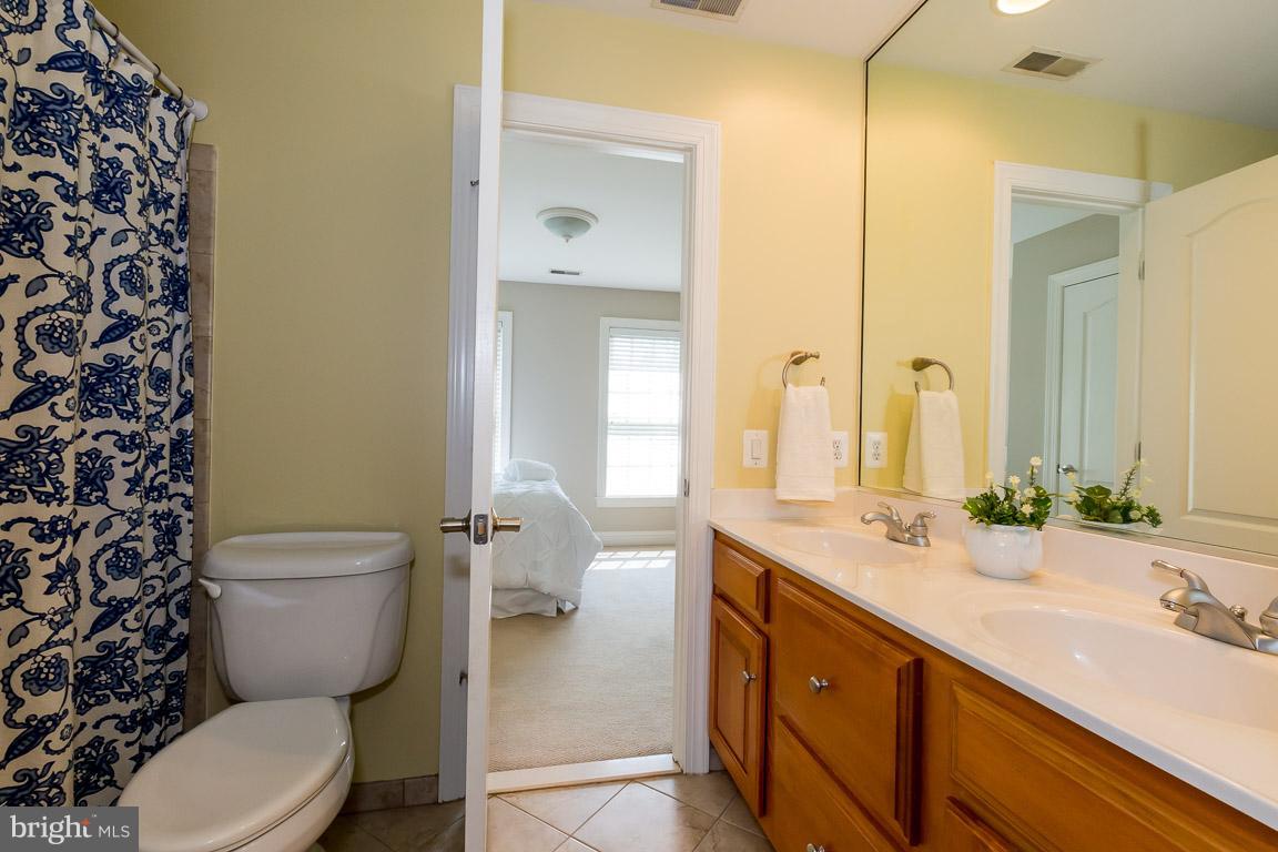 6042 Detrick Road Mount Airy, MD 21771 - Photo 23 of 30 Jack & Jill between Bed 3 & 4