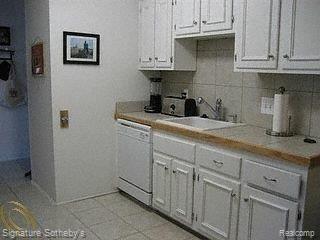 741 West Maple Road, Unit 22 Clawson, MI 48017 - Photo 5 of 13