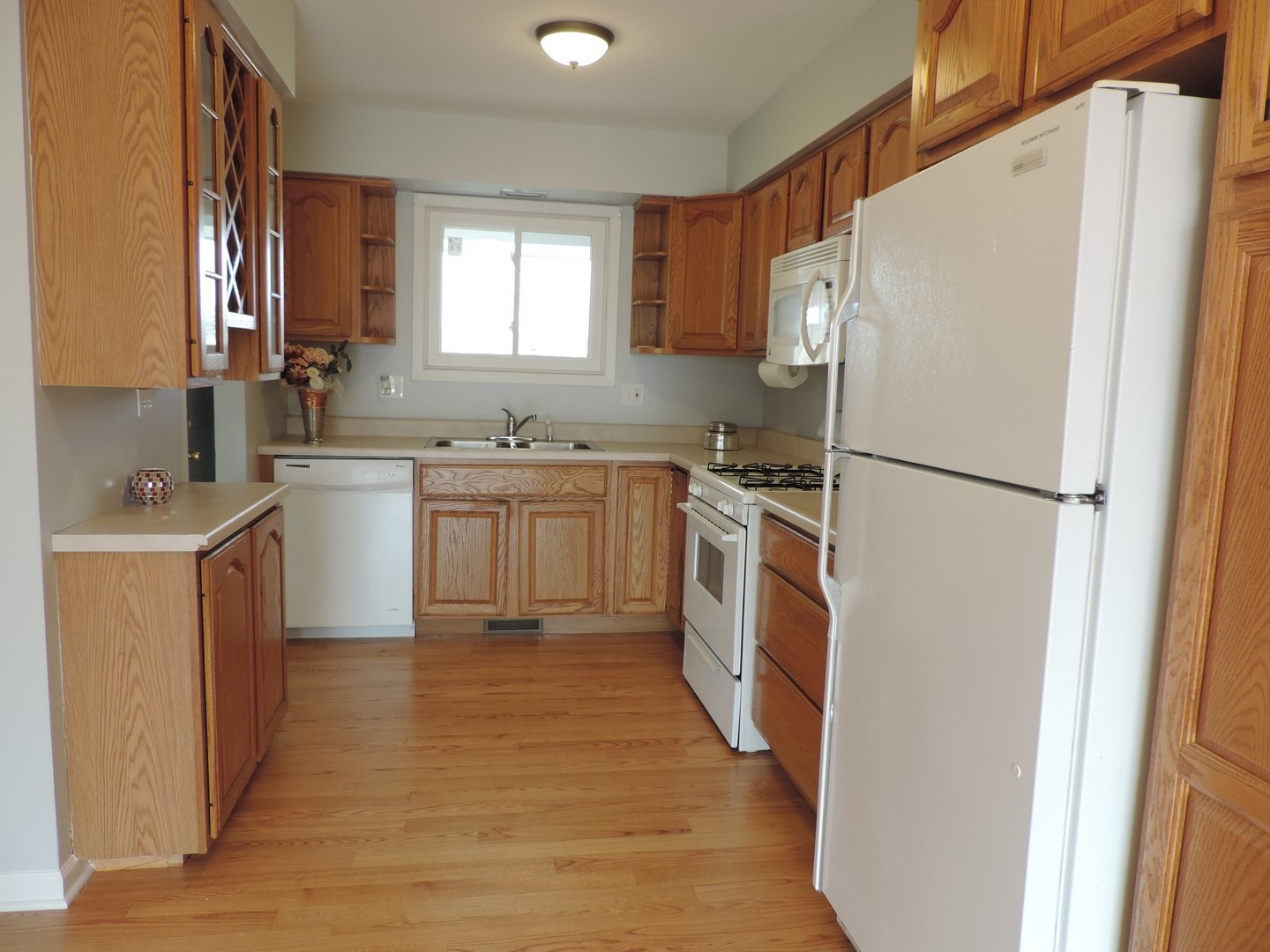 1138 Rhodes Court, Unit 1138 Wheaton, IL 60189 - Photo 2 of 16