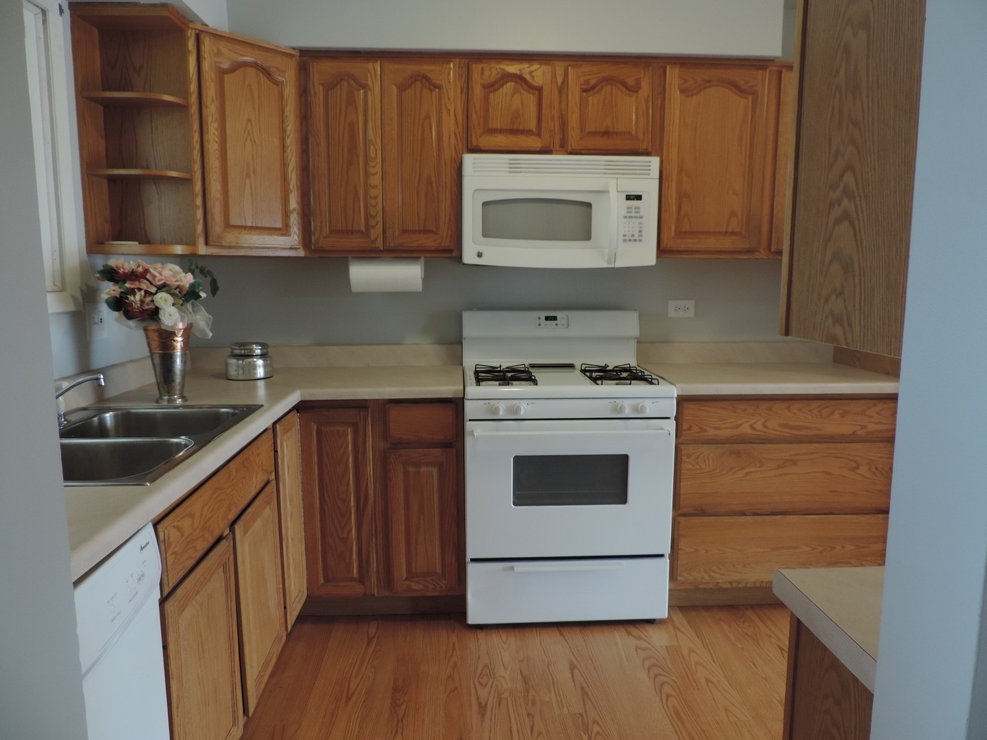 1138 Rhodes Court, Unit 1138 Wheaton, IL 60189 - Photo 4 of 16