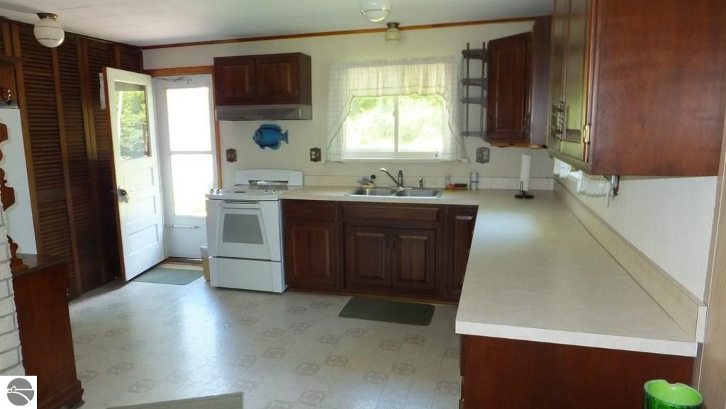 10891 Riverside Drive Honor, MI 49640 - Photo 8 of 28 1787601-7.JPG