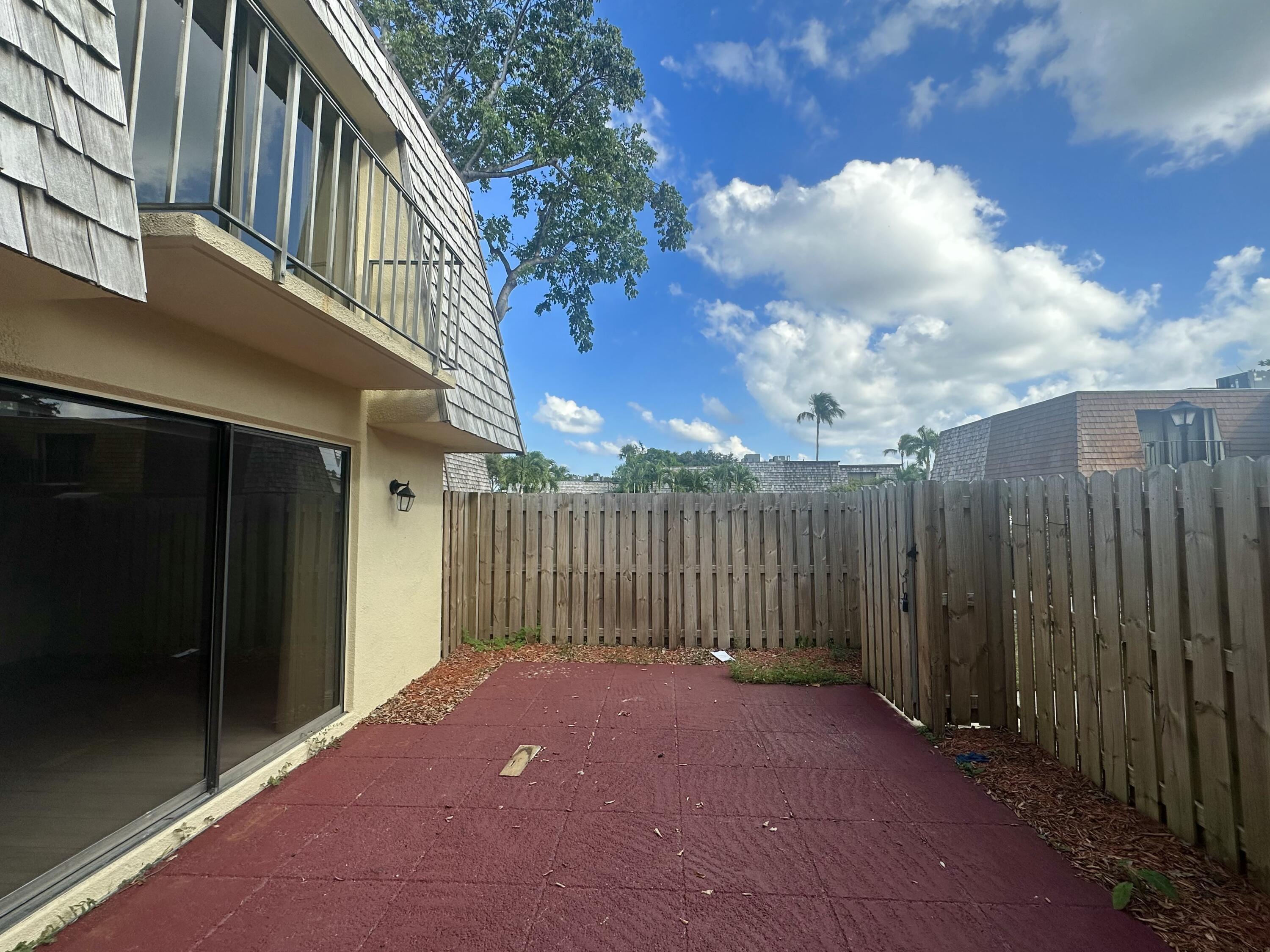 282 Arabian Road Palm Springs, FL 33461 - Photo 4 of 26 a view of an interior of the house