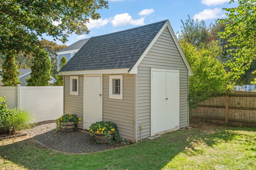 13 Windsor Road Beverly, MA 01915 - Photo 11 of 42 Gallery Image 11