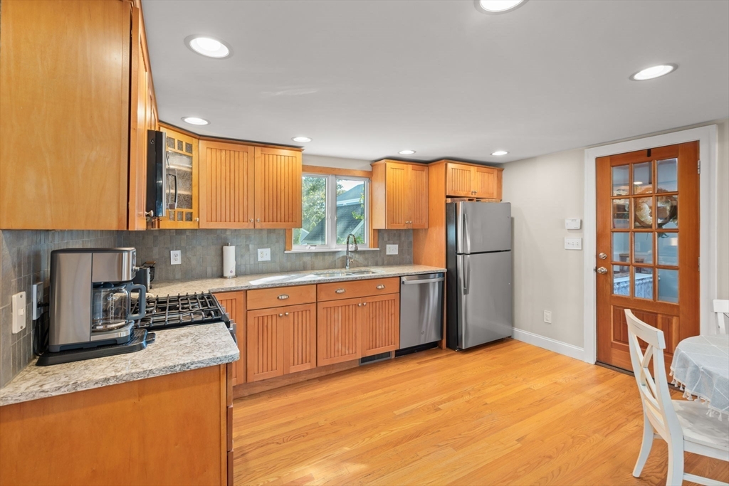 13 Windsor Road Beverly, MA 01915 - Photo 18 of 42 Gallery Image 18
