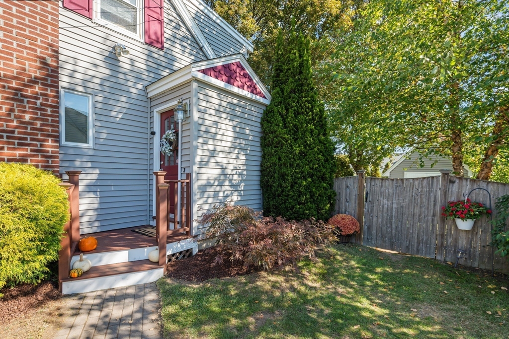 13 Windsor Road Beverly, MA 01915 - Photo 4 of 42 Gallery Image 4