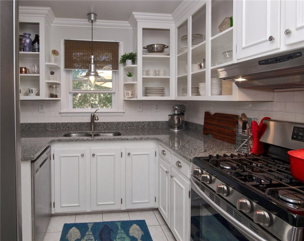 99 Stage Coach Road Portsmouth, RI 02871 - Photo 8 of 24 Gallery Image 8