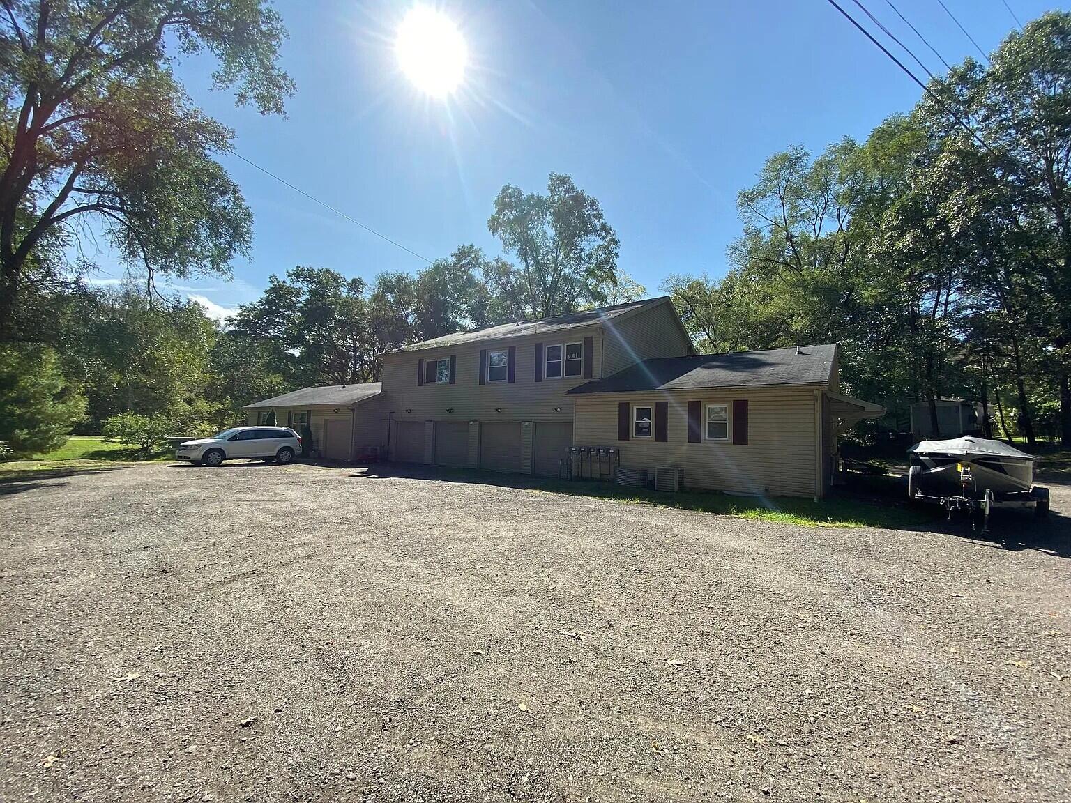 260 West Unadilla Street, Unit 5 Pinckney, MI 48169 - Photo 2 of 14 Unadilla 2-15