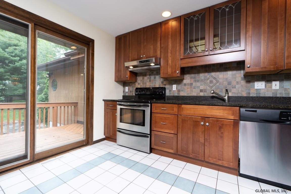 25 Dyke Road Colonie, NY 12110 - Photo 10 of 32 Photo 10