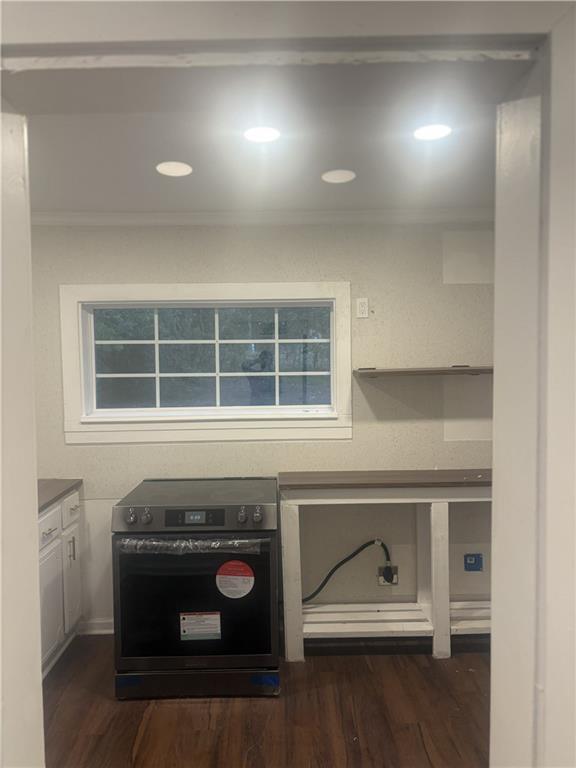 348 Hortman Avenue Macon, GA 31204 - Photo 12 of 18 a living room with a stove and a window