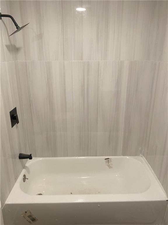 348 Hortman Avenue Macon, GA 31204 - Photo 17 of 18 a bathroom with a bathtub