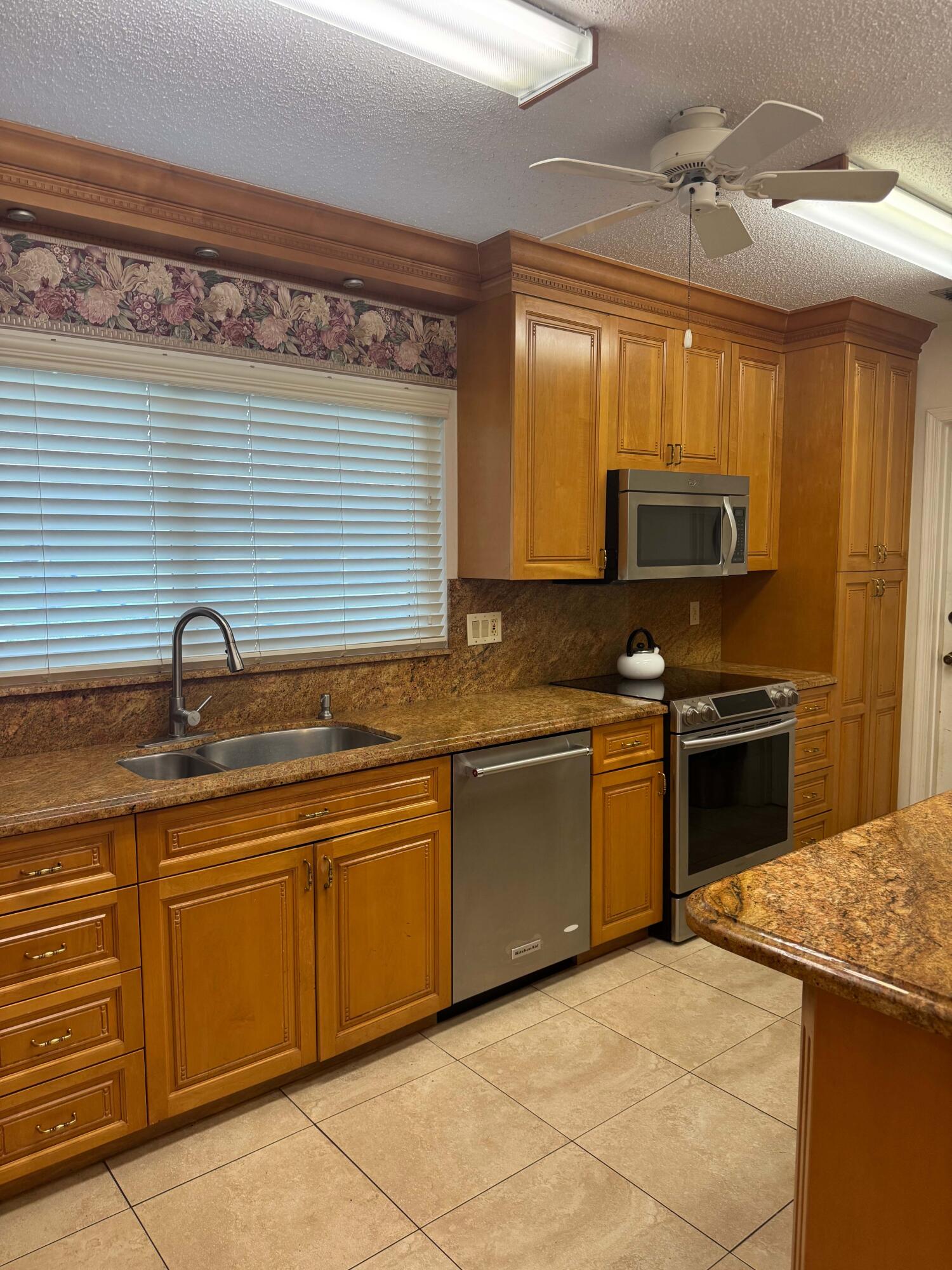 999 Pepperridge Terrace Boca Raton, FL 33486 - Photo 17 of 40 Kitchen2