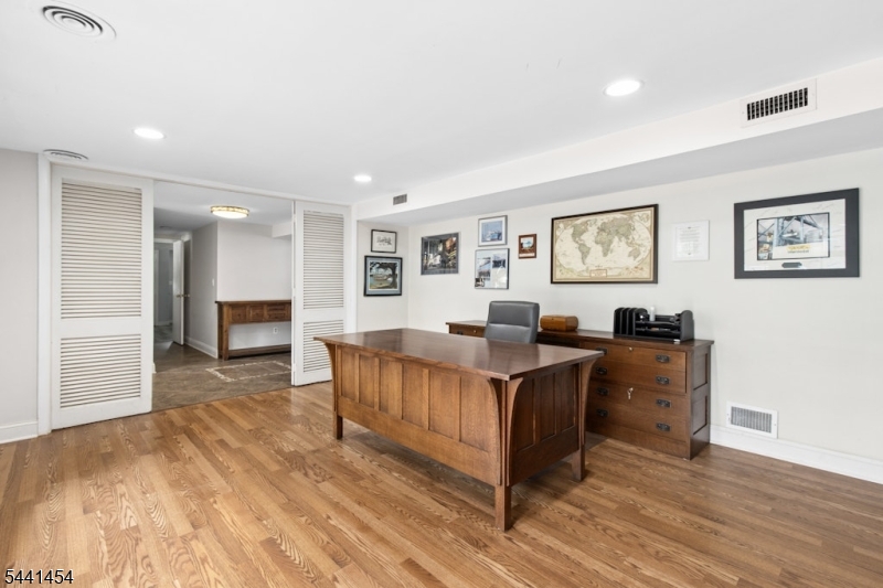 1179 Blazo Terrace Mountainside, NJ 07092 - Photo 5 of 43
