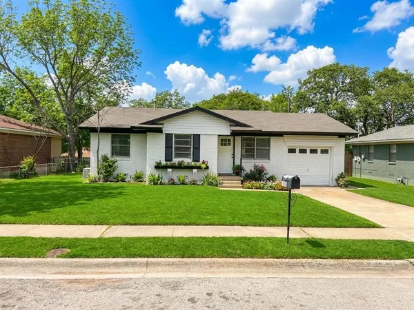 $1,800 | 1910 Mercedes Road, Denton, TX 76205