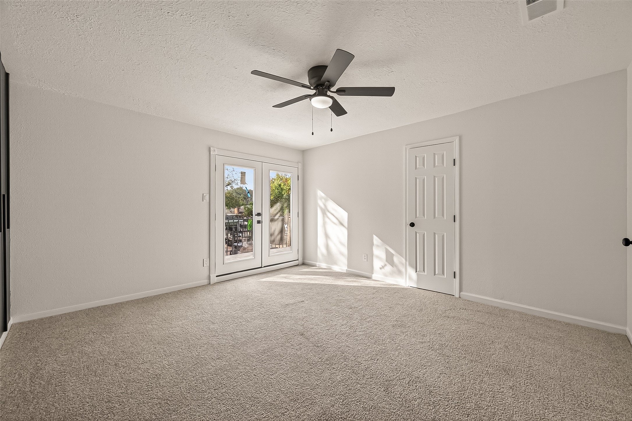 4415 Anacacho Street Pasadena, TX 77504 - Photo 30 of 45 a view of an empty room with a window