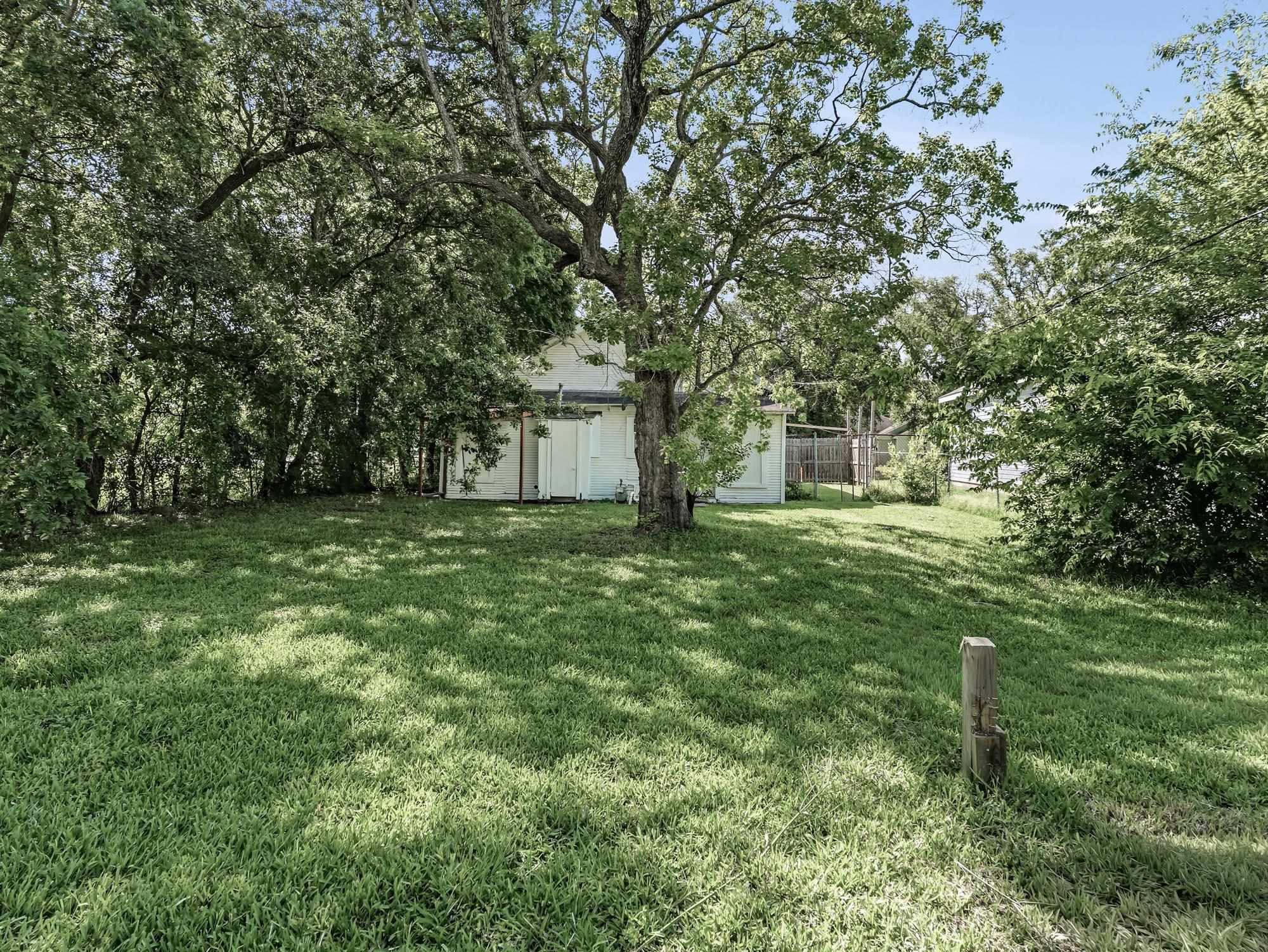 737 9th Street Port Arthur, TX 77640 - Photo 20 of 20 a backyard of a house with lots of green space
