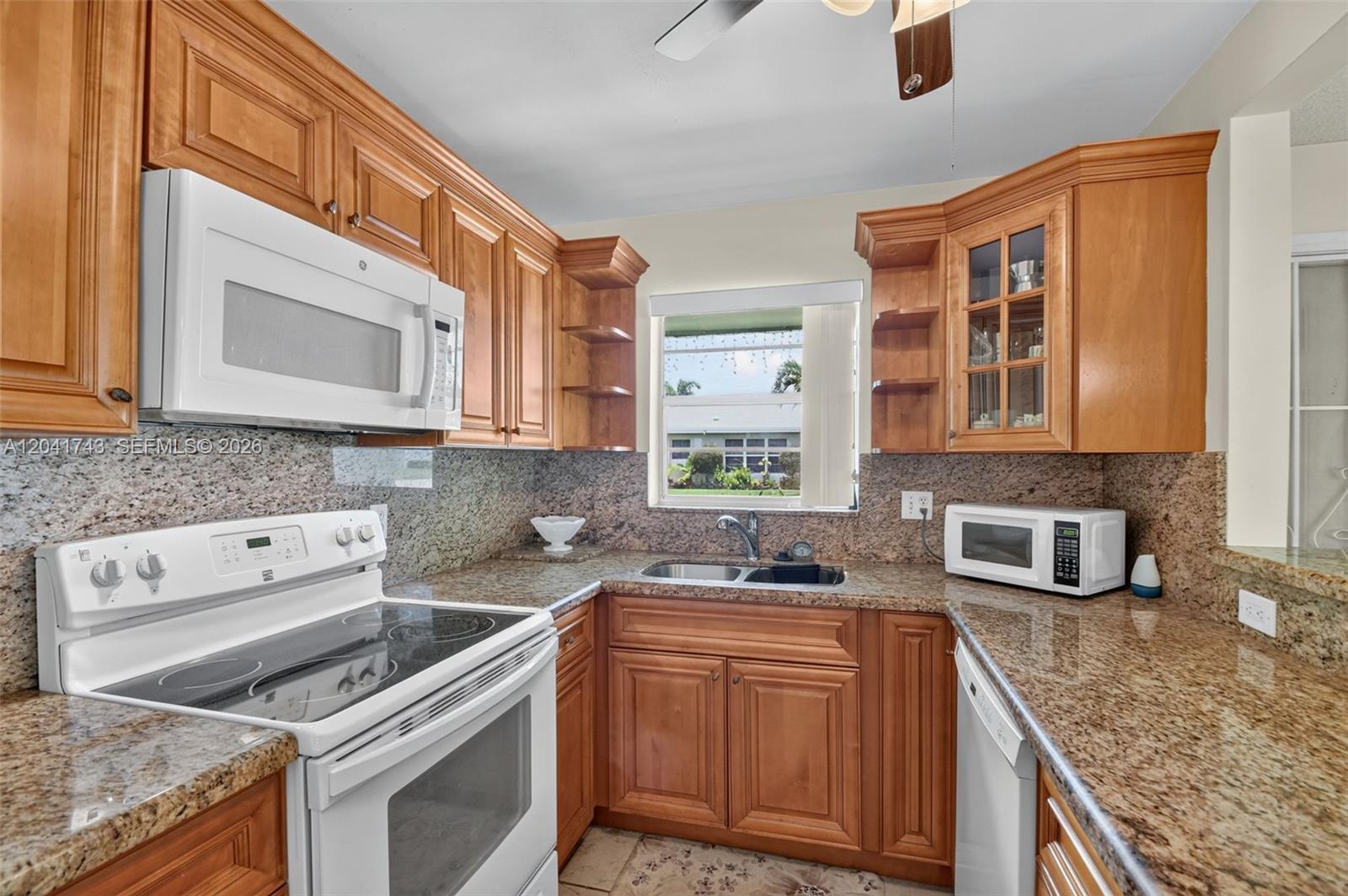 3241 Ridge Hill Road Boynton Beach, FL 33435 - Photo 14 of 46