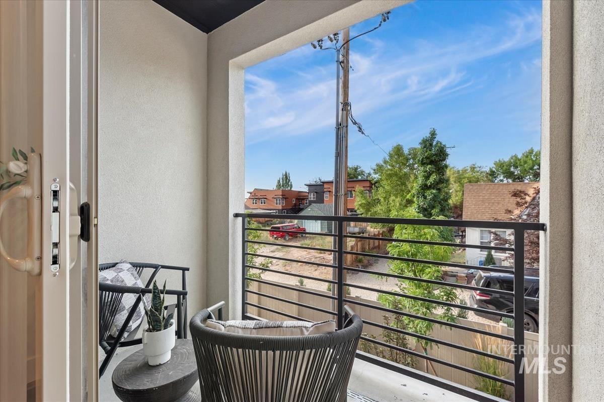 1705 South Federal Way Boise, ID 83705 - Photo 12 of 34 View of balcony