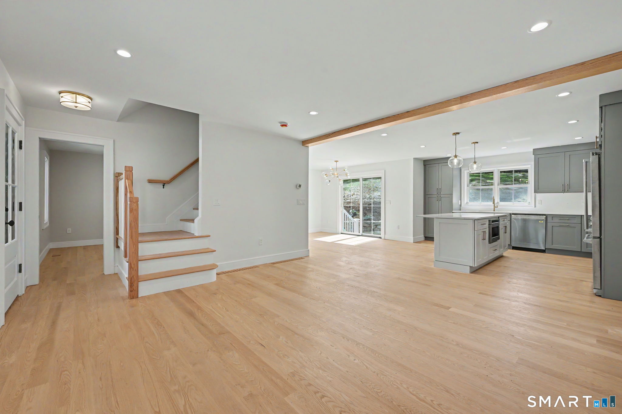 244 Minivale Road Stamford, CT 06907 - Photo 4 of 36