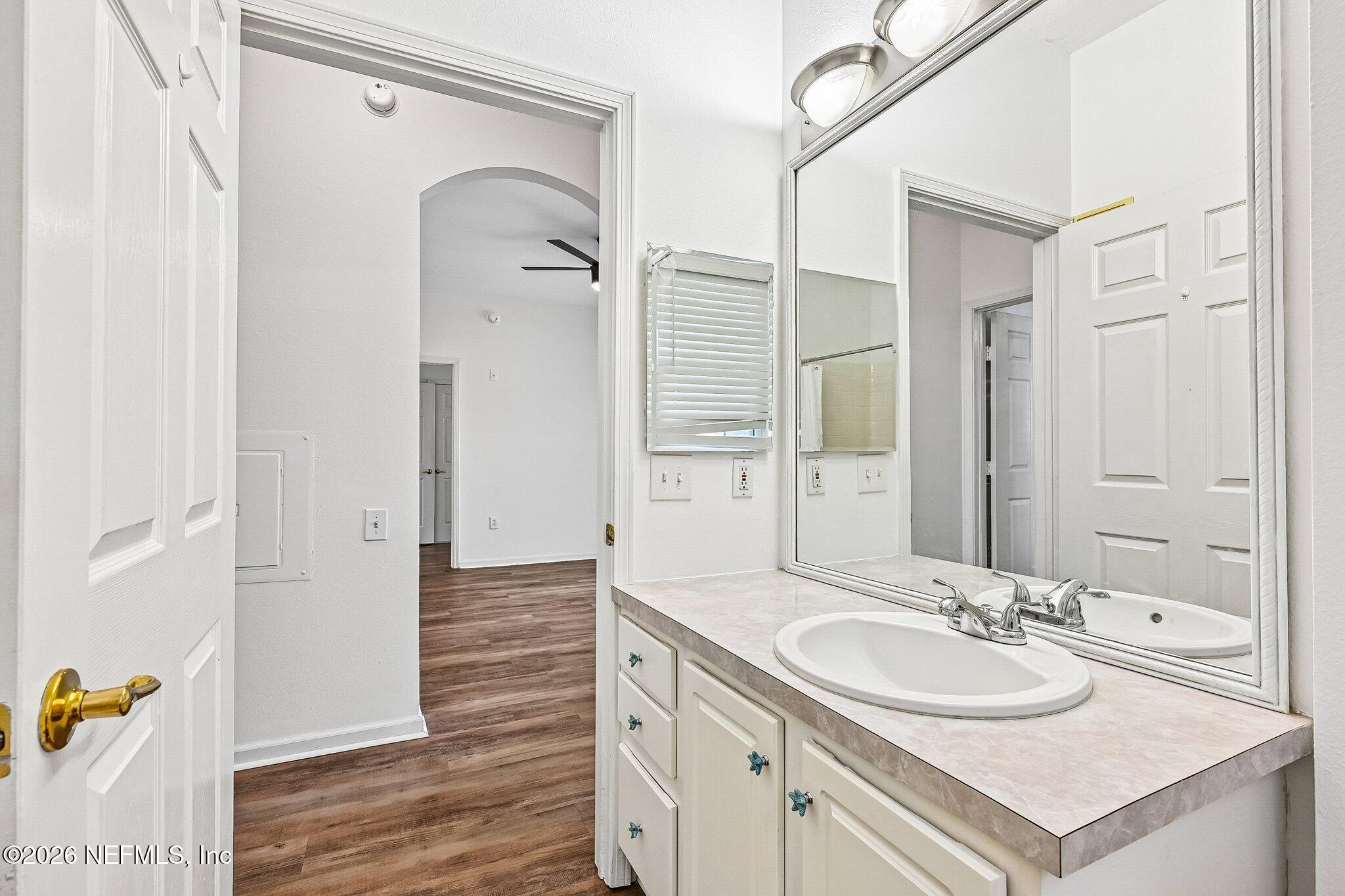 10550 Baymeadows Road, Unit 303 Jacksonville, FL 32256 - Photo 21 of 41 Guest Bath