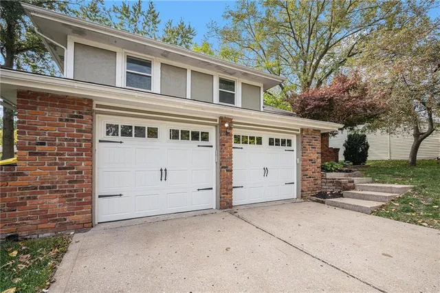 $325,000 | 7407 Northwest 78th Street, Kansas City, MO 64152