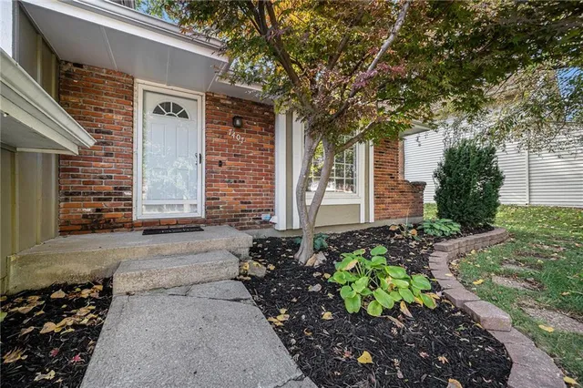 $325,000 | 7407 Northwest 78th Street, Kansas City, MO 64152