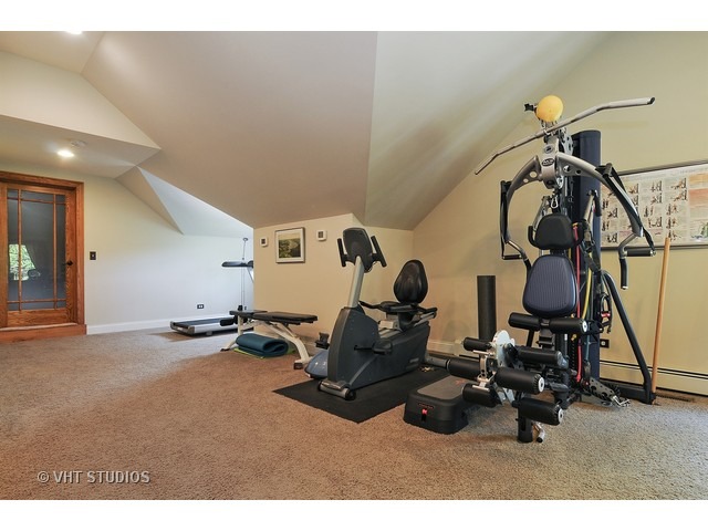 14 West Sunset Road Chicago, IL 60647 - Photo 17 of 25 a room with gym equipment and view