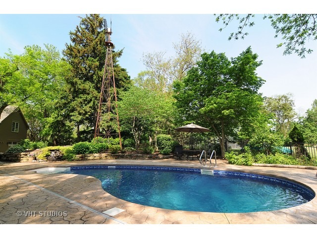 14 West Sunset Road Chicago, IL 60647 - Photo 20 of 25 a view of a swimming pool with an outdoor space