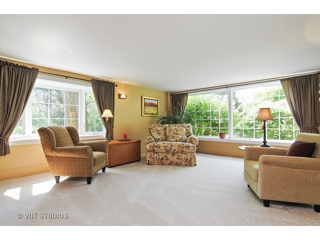 14 West Sunset Road Chicago, IL 60647 - Photo 2 of 25 a living room with furniture and a large window