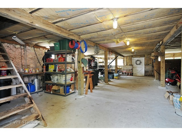 14 West Sunset Road Chicago, IL 60647 - Photo 21 of 25 a view of a storage room with racks