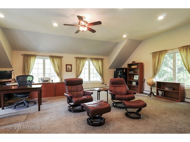 14 West Sunset Road Chicago, IL 60647 - Photo 9 of 25 a living room with furniture a window and work place