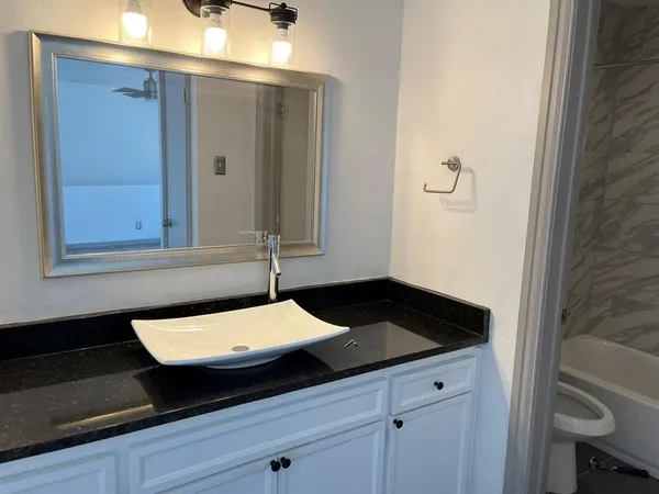 $1,600 | 2800 Douglas Avenue, Unit 208, Dallas, TX 75219