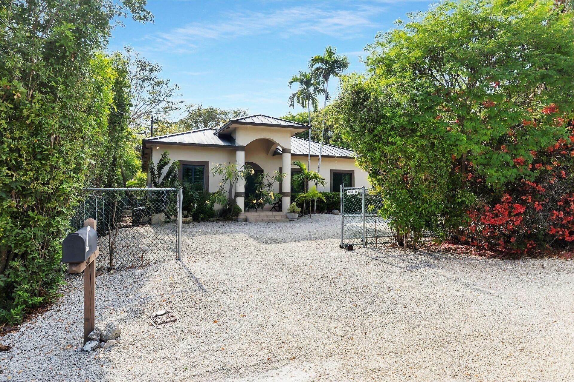 6 Fishermans Trail Key Largo, FL 33037 - Photo 2 of 50 a view of a chairs and tables in the patio