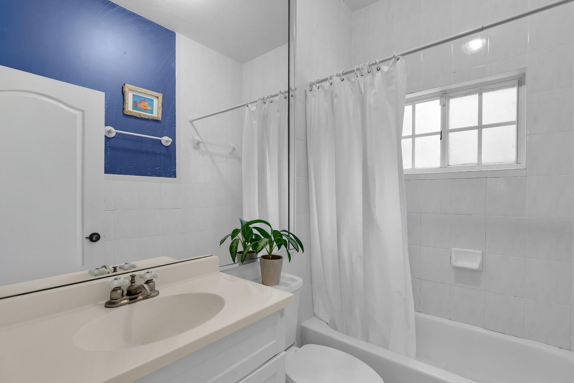 6 Fishermans Trail Key Largo, FL 33037 - Photo 22 of 50 a bathroom with a sink a toilet and a bathtub